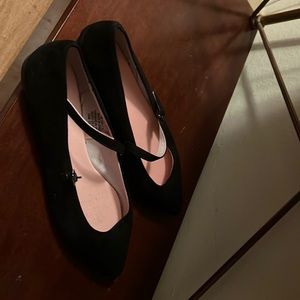 Unused ballet flats